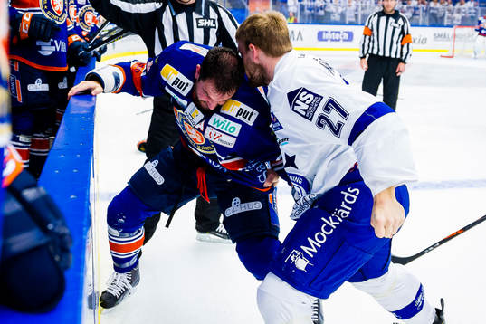 Växjös Noah Welch och Leksands Viktor Mårtensson i