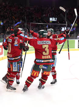 Frölundas spelare jublar