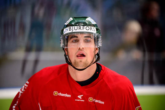 Frölundas Erik Gustafsson värmer upp innan