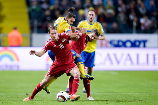 Sveriges Jimmy Durmaz och kamp med Liechtensteins Nicolas