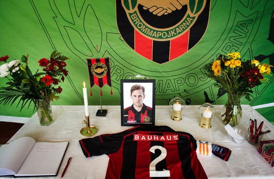Bläddra bland fler bilder av Fotboll, Allsvenskan, Brommapojkarnas Pontus Segerström död