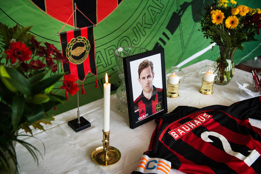 En bild på Pontus Segerström vid en minnesstund i