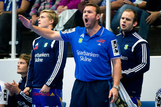 Ystads tränare Sebastian Seifert gestikulerar