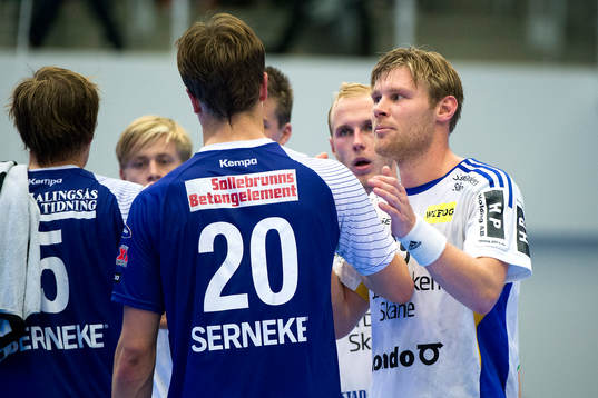 Ystads Alexander Borgstedt tackar Alingsåsspelarna