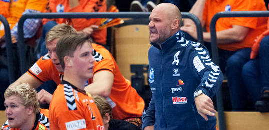 Kristianstads tränare Ola Lindgren i matchen i EHF-cupen i