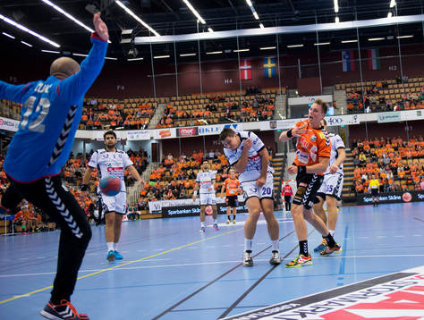 Kristianstads Ola Lindgren i matchen i EHF-cupen i handboll
