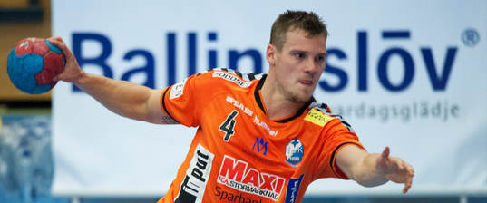 Kristianstads Markus Olsson och Jesper Larsson i matchen i