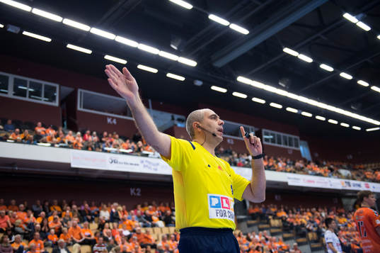 Domare i matchen i EHF-cupen i handboll mellan Kristianstad