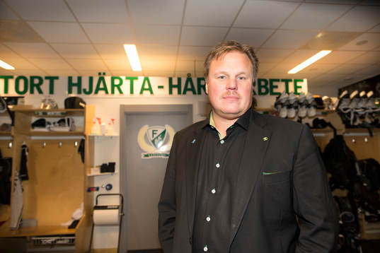 Färjestads sportchef Leif Carlsson i omklädningsrummet
