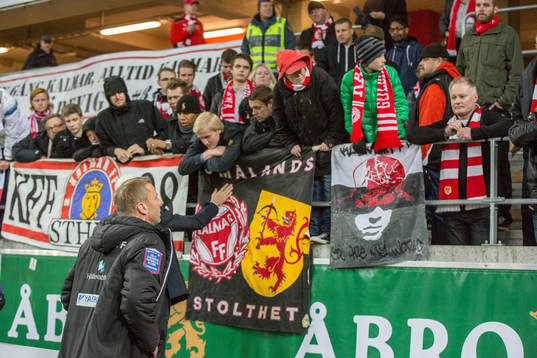 Efter att klacken ropat att Kalmars tränare Hans Eklund