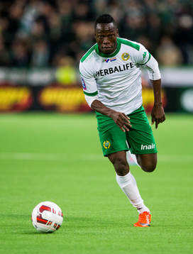 Hammarbys Amadaiya Rennie med bollen