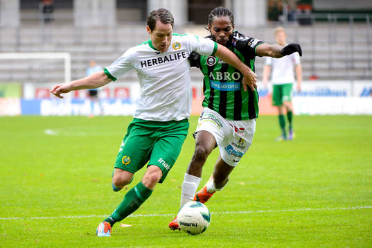 Hammarbys Johan Persson jagas av GAIS Richard Ntomba Ekunde