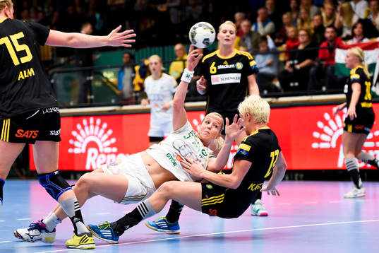 Györis Heidi Loke kastar sig över Sävehofs Elin Karlsson