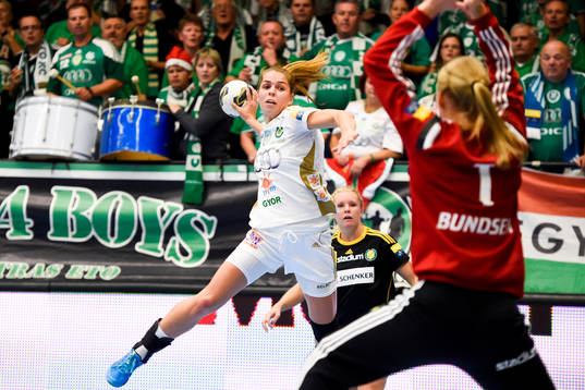 Györis Aniko Kovacsics mot Sävehofs målvakt Johanna
