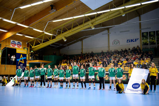 Györis lag står uppställda vid lineup innan