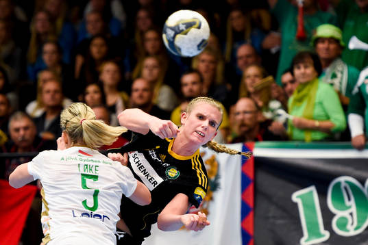 Sävehofs Jenny Alm skjuter
