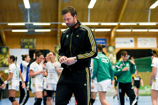 Sävehofs tränare Henrik Signell deppar
