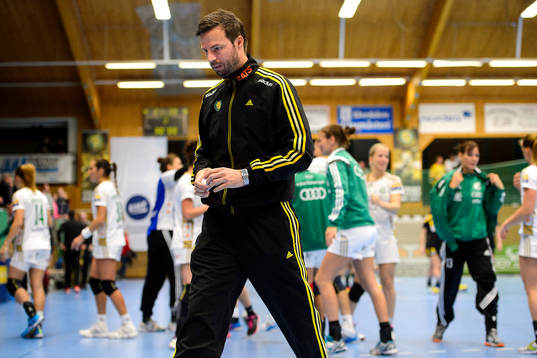 Sävehofs tränare Henrik Signell deppar