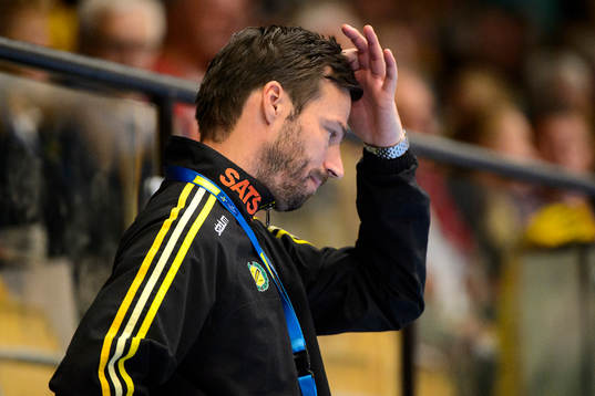 Sävehofs tränare Henrik Signell deppar