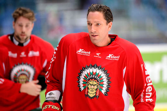 Frölundas Joel Lundqvist innan hockeymatchen i SHL mellan