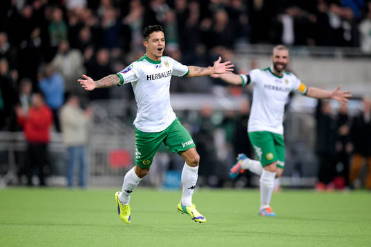 Hammarbys Michael Timisela och Kennedy Bakircioglu jublar