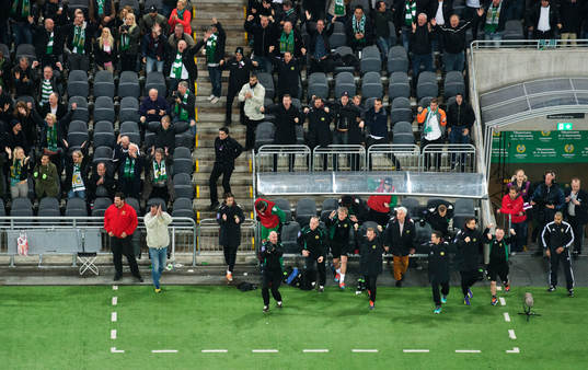 Jubel på Hammarbys bänk vid 1-0-målet