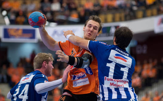 Kristianstads Christian O´Sullivan tas hårt av Skövdes