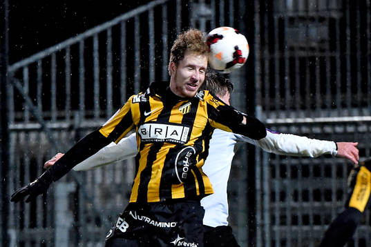 Häckens Samuel Gustafson nickar in 2-0