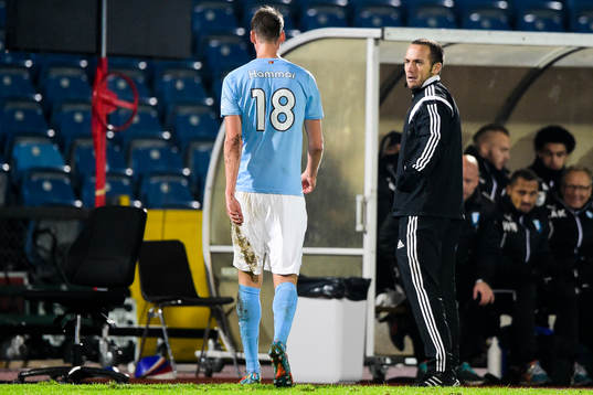 Malmö FFs Johan Hammar lämnar planen