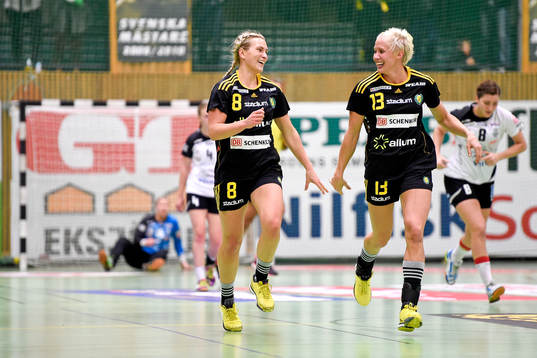 Sävehofs Elin Enhörning och Elin Karlsson jublar