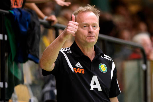 Sävehofs tränare Magnus Johansson ger tummen upp