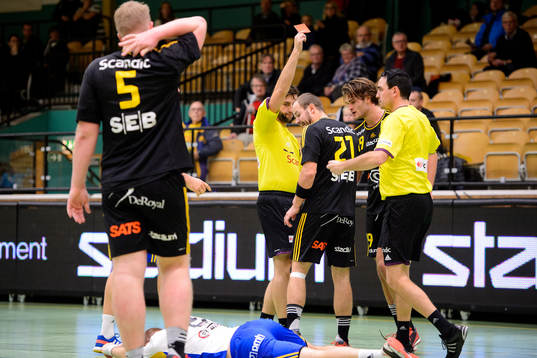 Sävehofs Niclas Fingren får rött kort