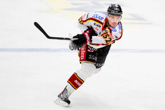 Luleås Karl Fabricius skjuter