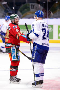 Frölundas Robin Figren tackar Leksands Jonas Frögren