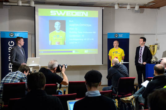 Moderator Robert Tennisberg, Sveriges Martin Östholm och