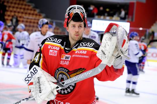 Luleås målvakt Joel Lassinantti tackar publiken