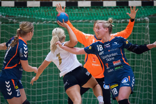 Bodens Julia Grahn glider förbi Kristianstads Johanna