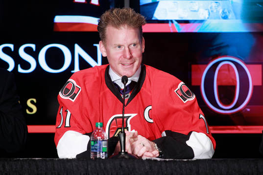 Daniel Alfredsson signerar ett endagkontrakt med Ottawa