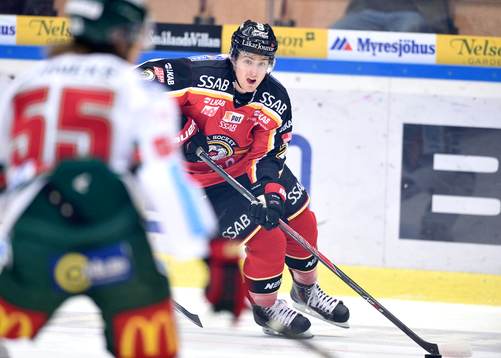 Luleås Dean Kukan med pucken