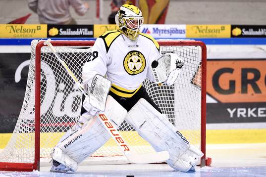 Brynäs målvakt Bernhard Starkbaum på uppvärmningen