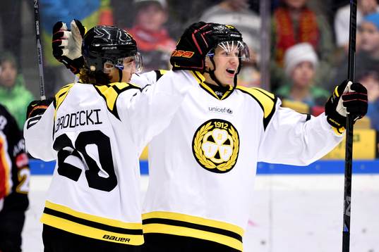 Brynäs Adam Brodecki jublar