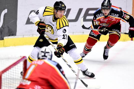 Brynäs Anton Rödin med pucken