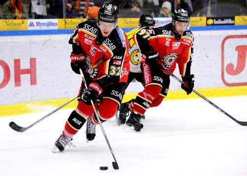 Luleås Lennart Petrell med pucken
