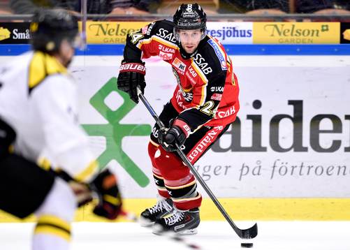 Luleås Cam Abbott med pucken