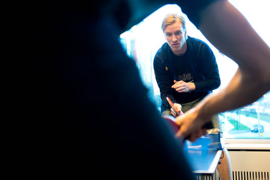 Sveriges Alexander Rudd spelar pingis