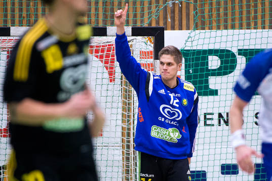 Sävehofs målvakt Peter Johannesson jublar