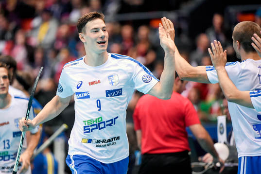 Finlands Eemeli Salin jublar