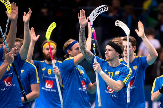 Sveriges Rasmus Enström tackar publiken