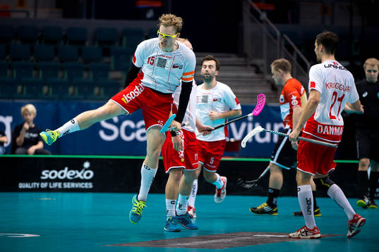 Danmarks Brian Nielsen jublar