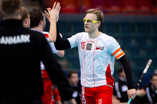 Danmarks Brian Nielsen jublar